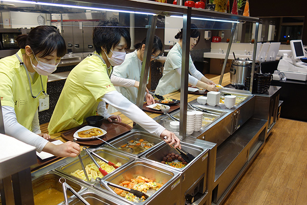 イメージ：展望レストランでの夕食