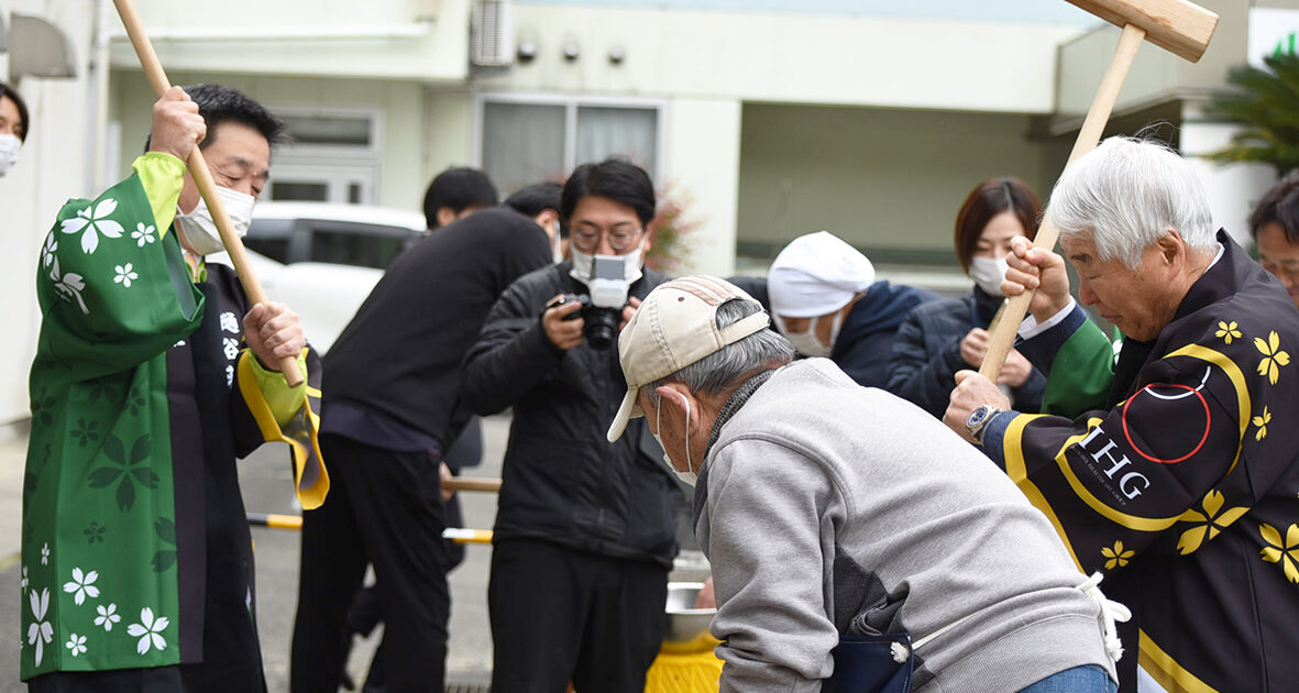 樋谷荘で餅つきを行いました！ | お知らせ | 社会福祉法人 愛美会